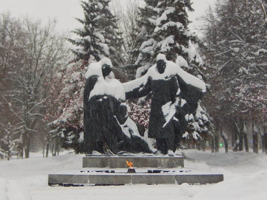 монумент вечной славы, вечный огонь, памятник воинам